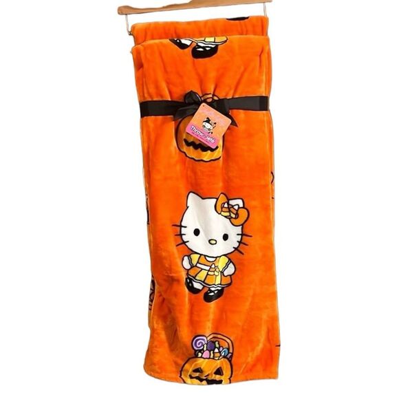 HELLO KITTY PLUSH ORANGE TRICK OR TREAT BLANKET - Picture 1 of 7